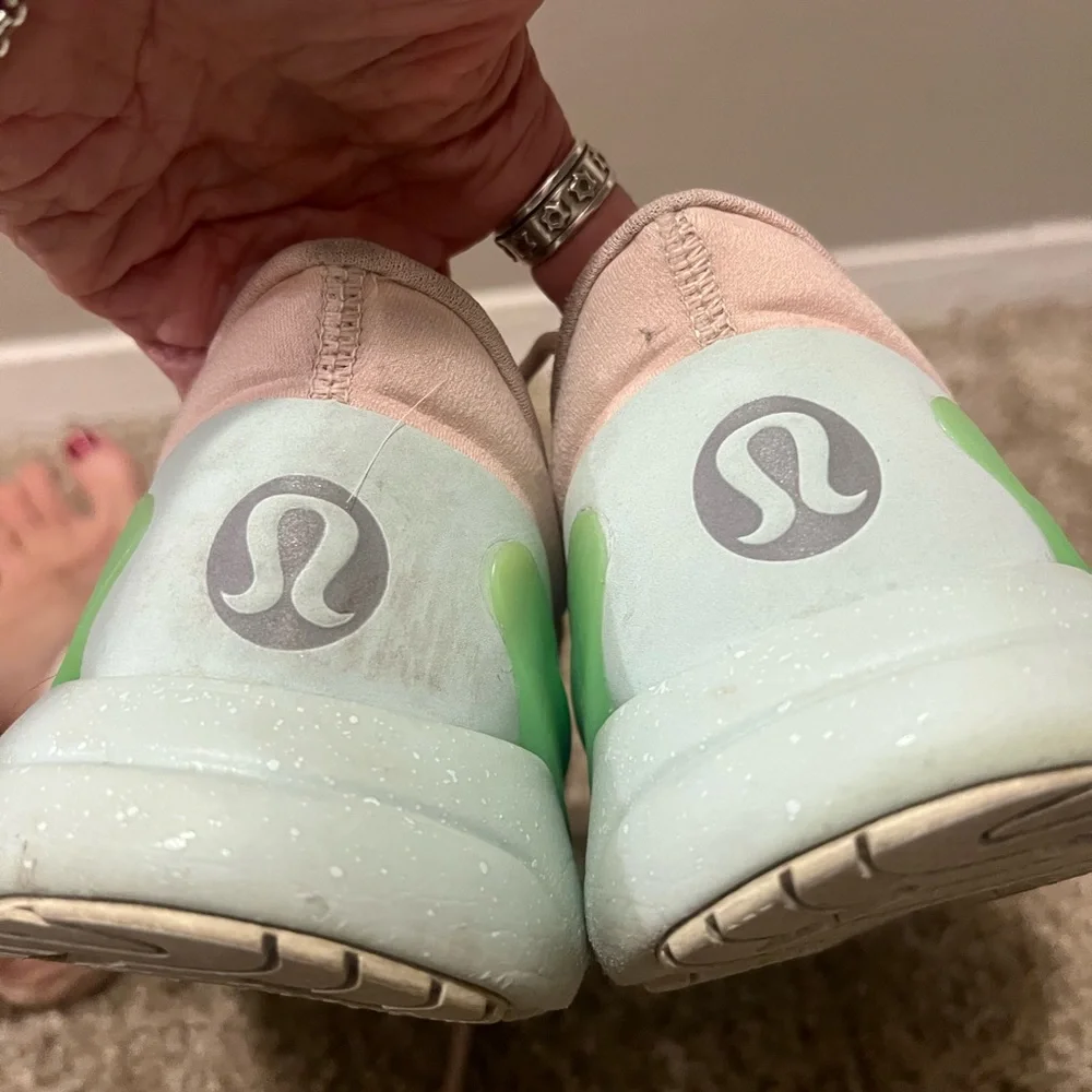 Lululemon BlissFeel‎ run sneaker 8.5